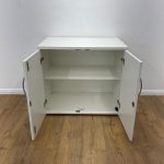 2-Door wooden credenza cabinet - Image 3