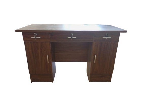 WhatsApp_Image_2021-09-20_at_1.55.20_PM__1_-removebg-preview-1.png 1.2M Executive desk - Image 1