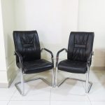 Executive leather visitor's chair -Black - Image 4