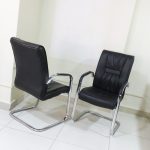 Executive leather visitor's chair -Black - Image 3